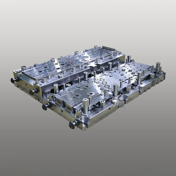 Matrice progressive à trois rangées pour stator et rotor de compresseur AC